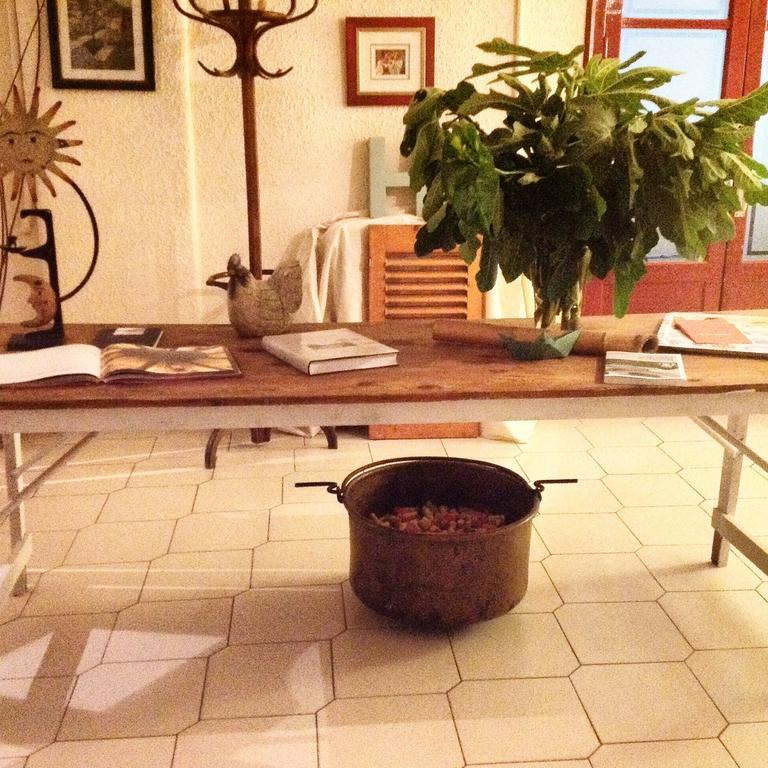 Hostal Pirineos บาร์บัสโตร ภายนอก รูปภาพ