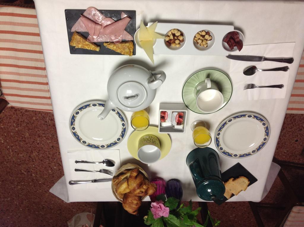Hostal Pirineos บาร์บัสโตร ภายนอก รูปภาพ