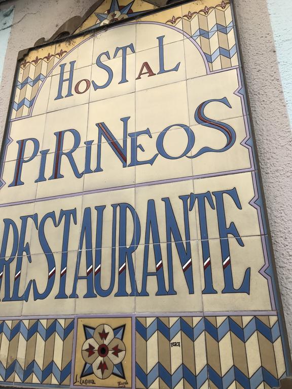 Hostal Pirineos บาร์บัสโตร ภายนอก รูปภาพ