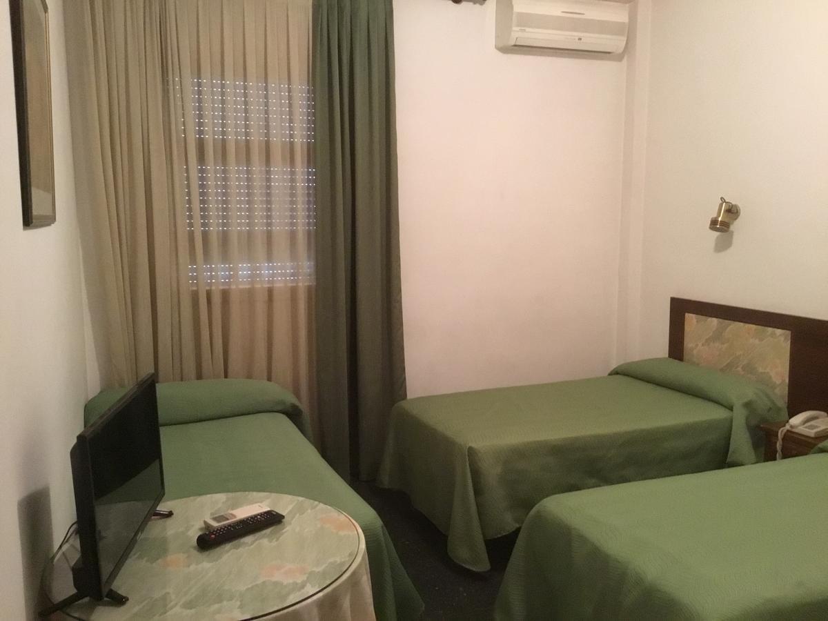 Hostal Pirineos บาร์บัสโตร ภายนอก รูปภาพ