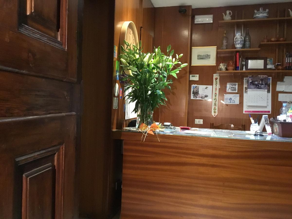 Hostal Pirineos บาร์บัสโตร ภายนอก รูปภาพ