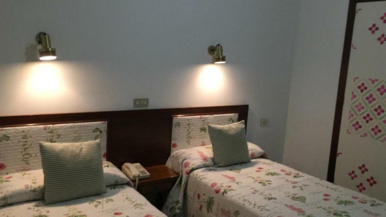 Hostal Pirineos บาร์บัสโตร ภายนอก รูปภาพ